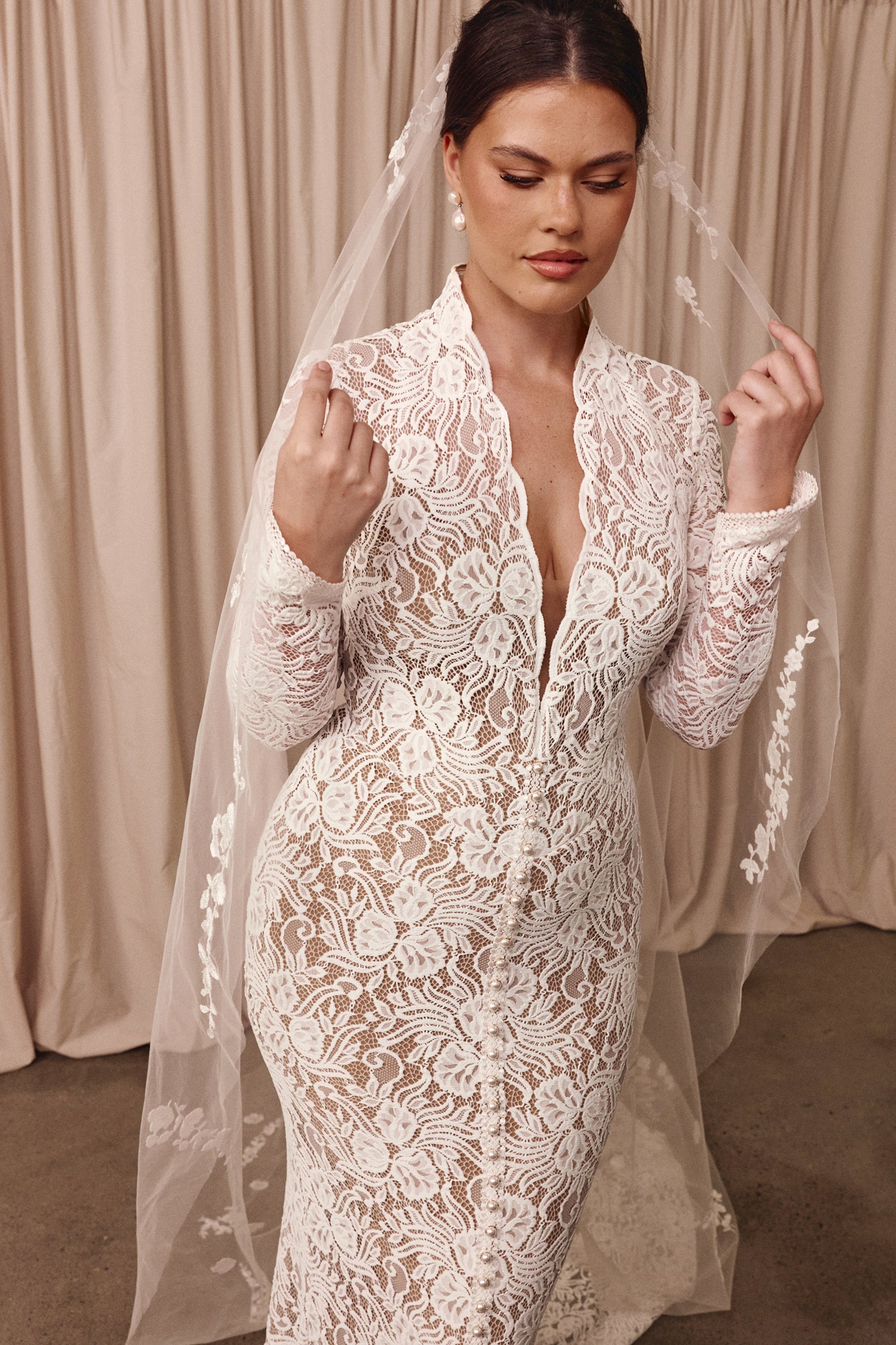 V-neck long sleeve lace wedding dress_L_