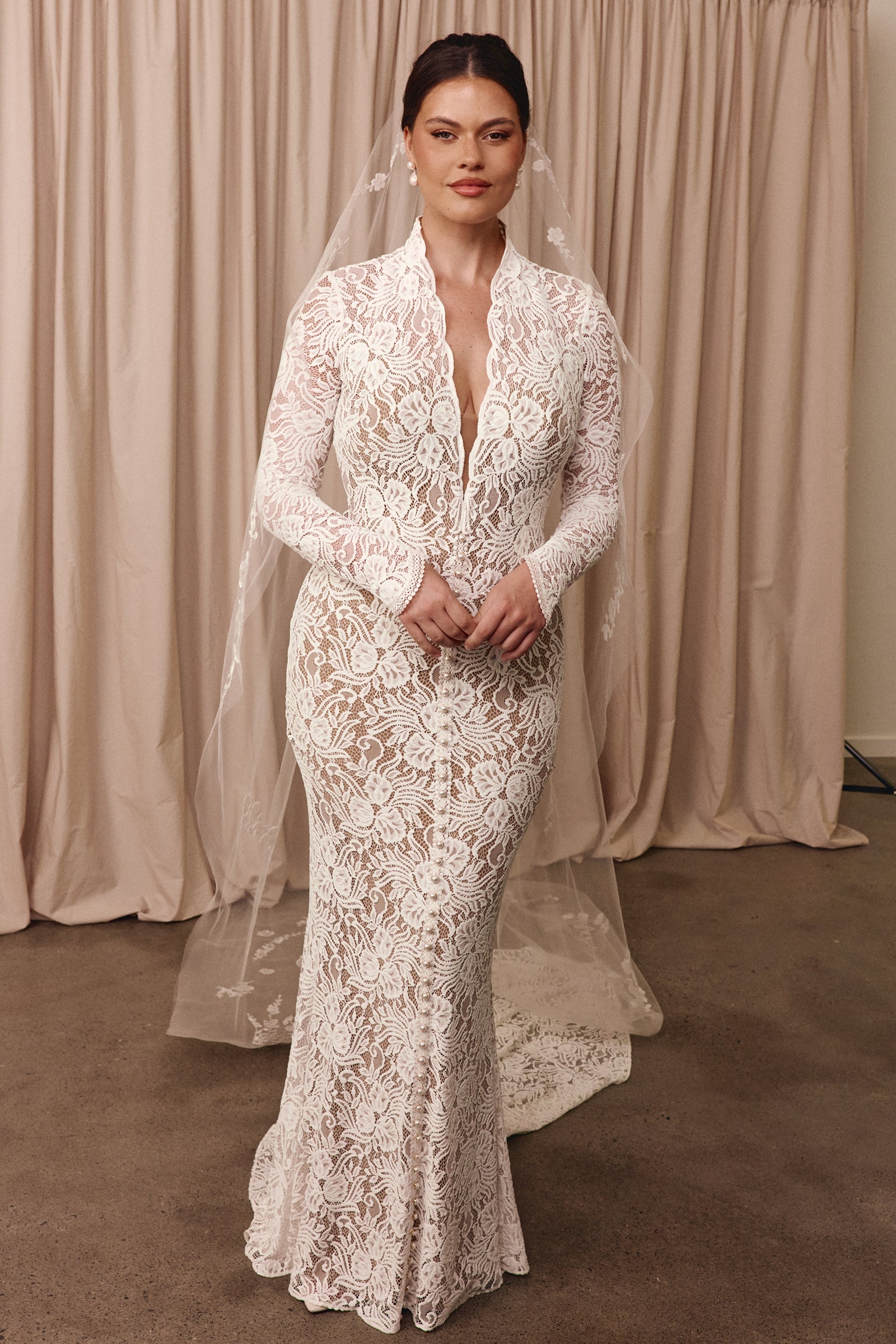 V-neck long sleeve lace wedding dress_L_