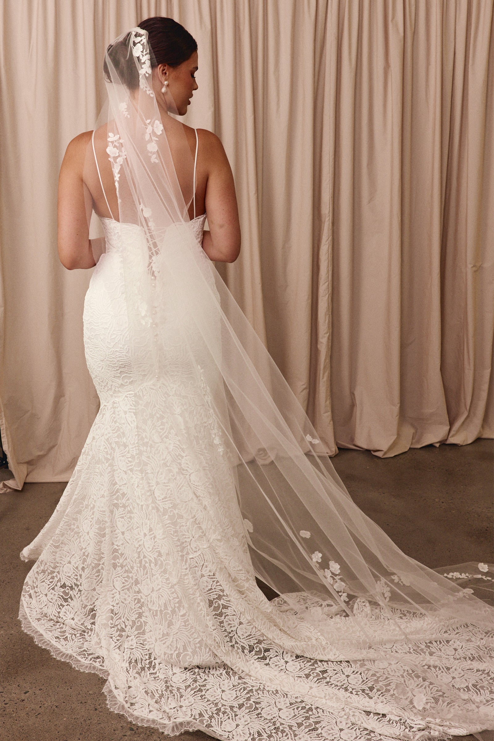 Mermaid lace wedding dress and veil_L_